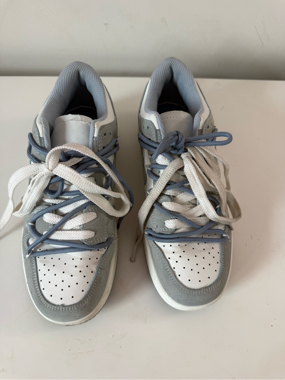 Women or girls Sneakers in Light Gray, light navy blue and White size 8 - Picture 6 of 6